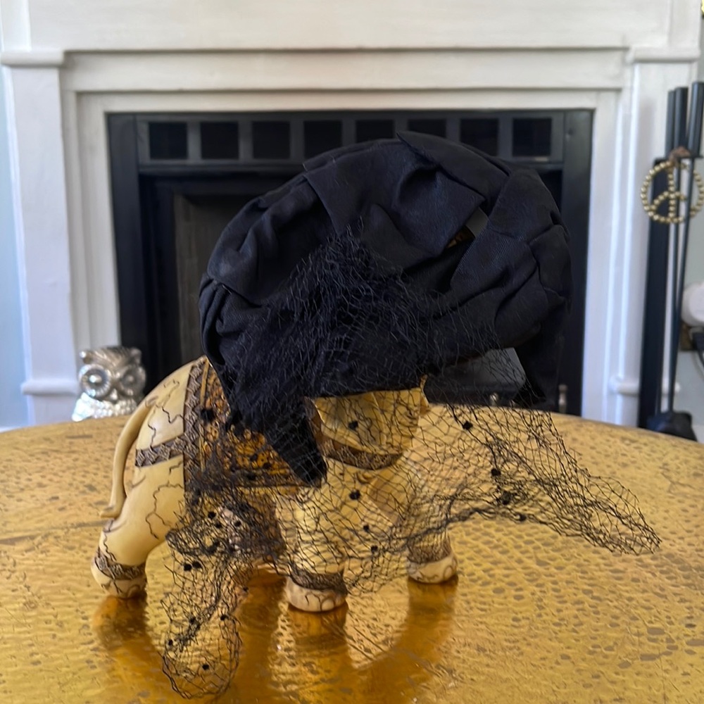 Vintage 1950s Veiled Fascinator in Good Condition